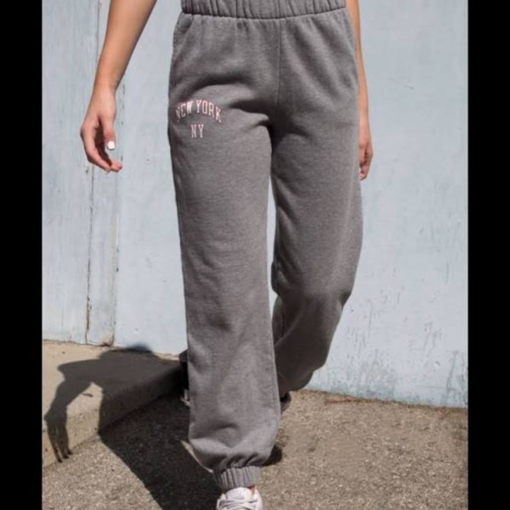 Brandy Melville John Galt Rosa New York Sweatpants